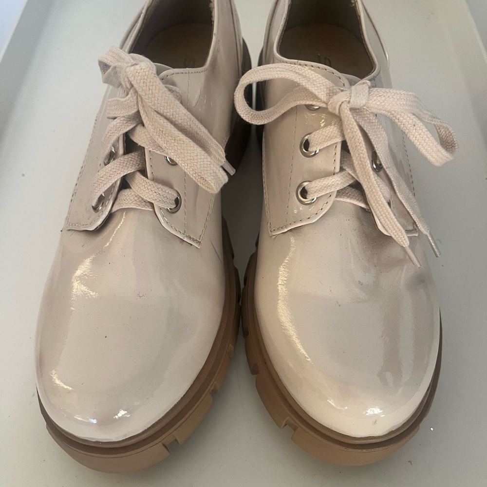 SODA - Women's Cream Lace-Up Shoes